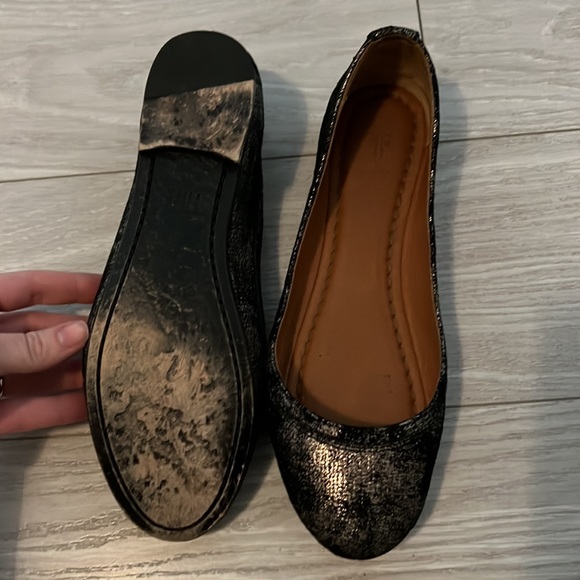 Frye Carson Flat - Black/Gold Metallic, size 7 - Picture 2 of 2